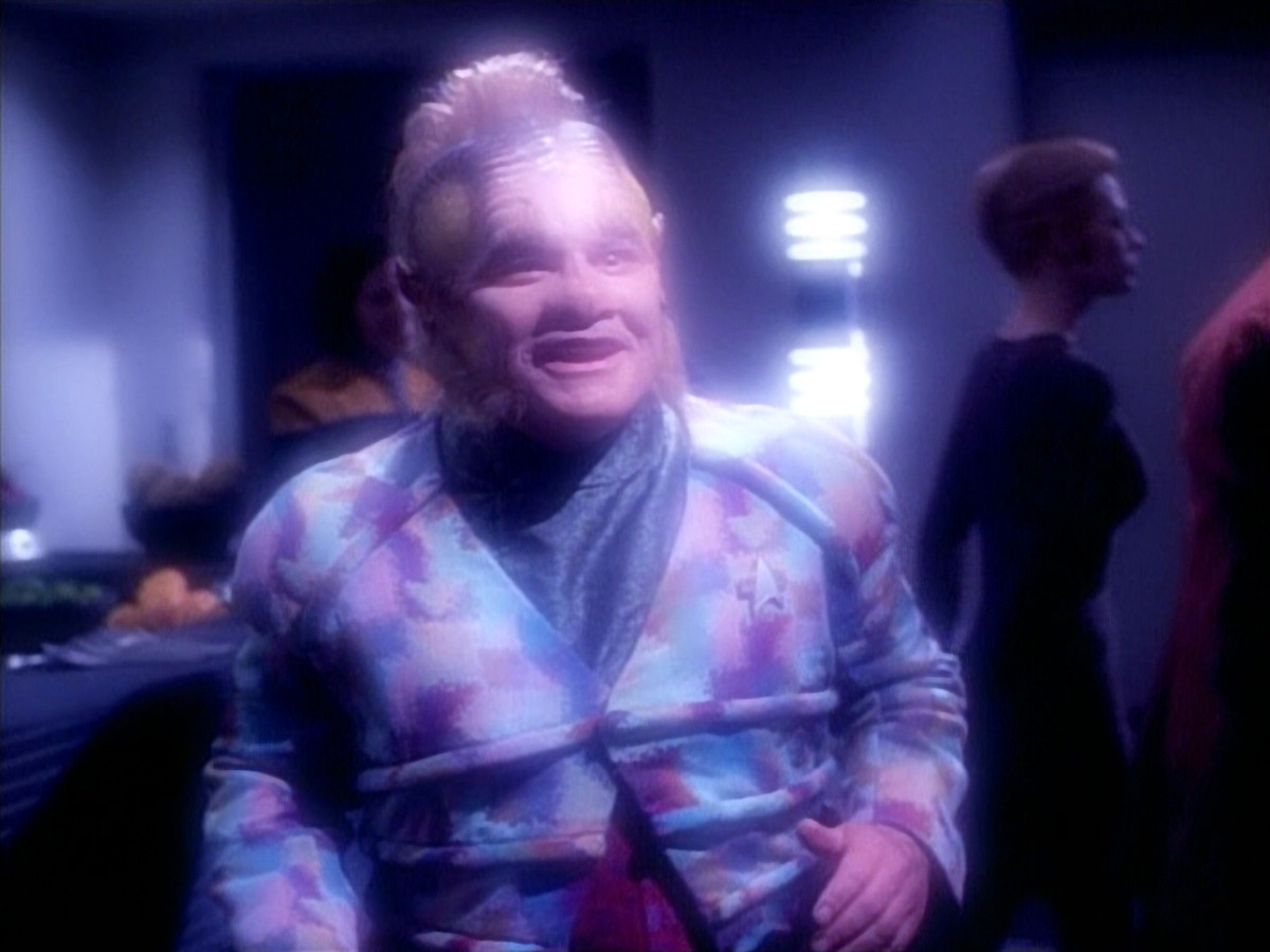 extant_StarTrek_VOY_4x12-MortalCoil_02783.jpg