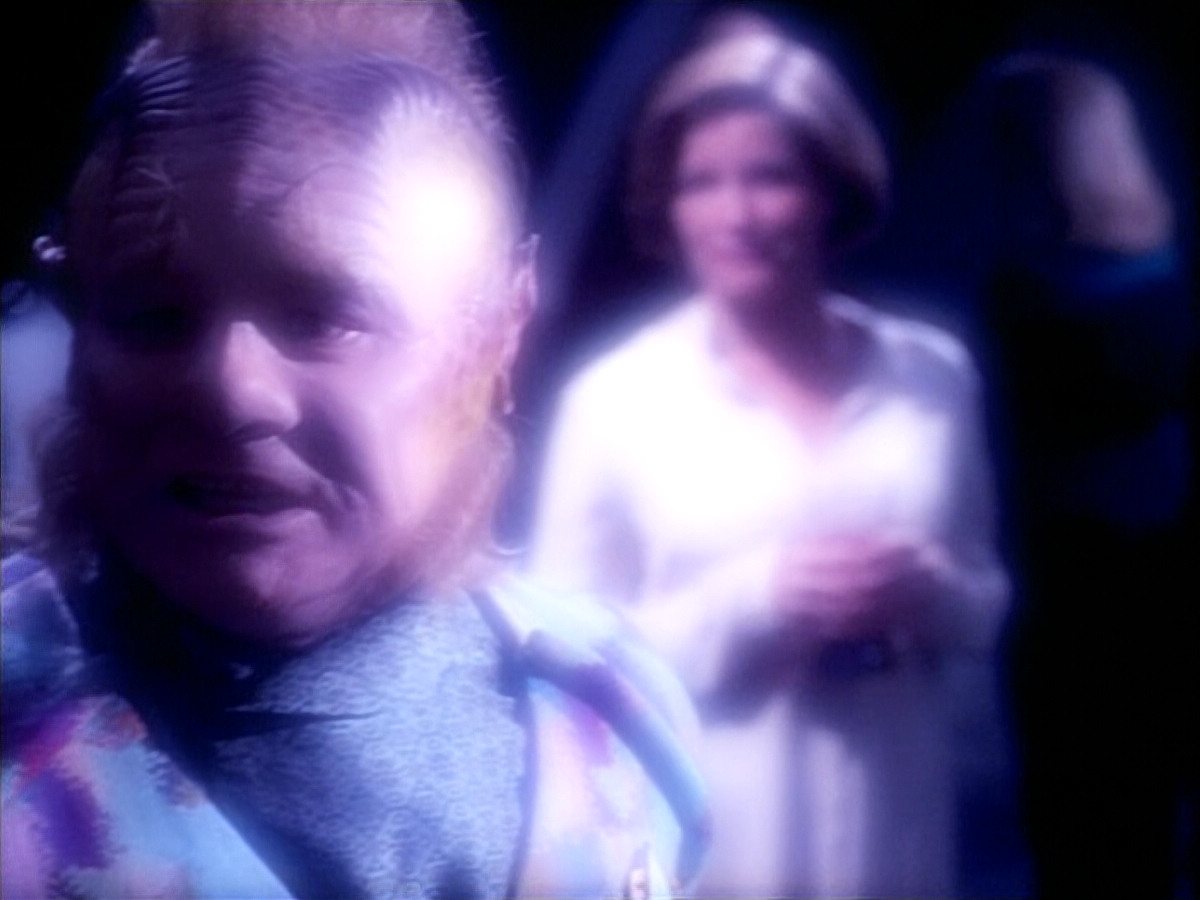 extant_StarTrek_VOY_4x12-MortalCoil_02812.jpg