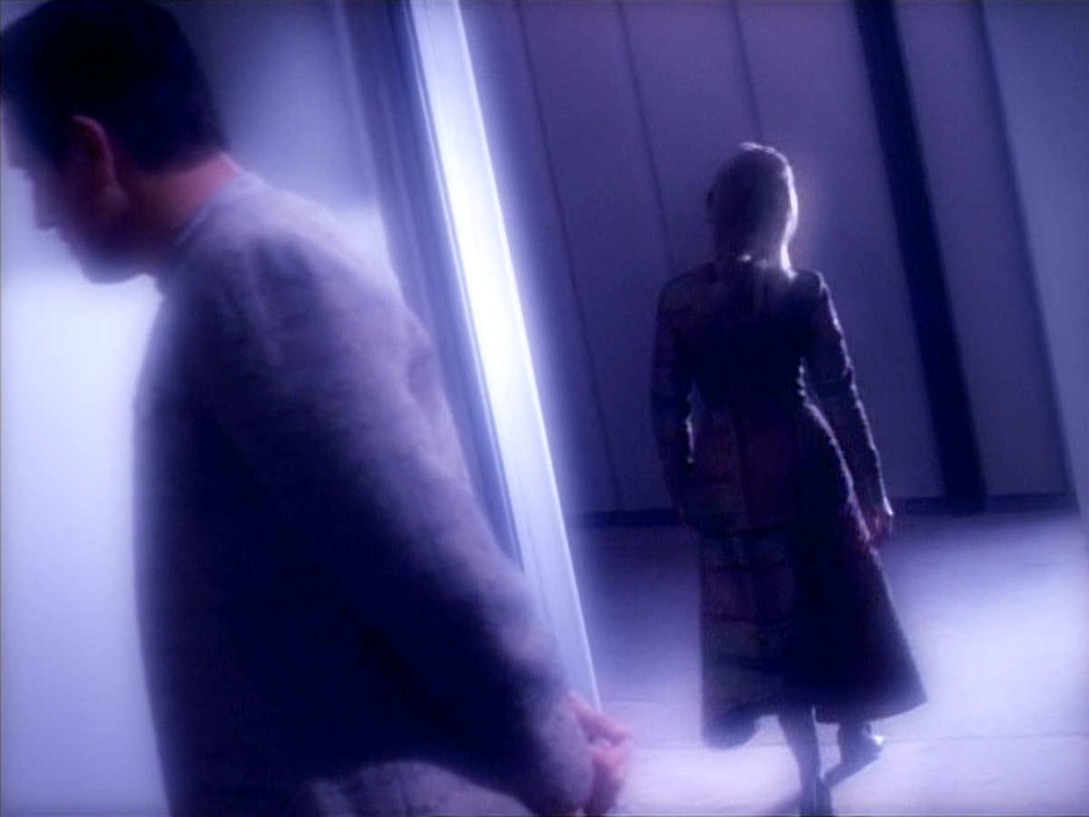 extant_StarTrek_VOY_4x12-MortalCoil_02813.jpg