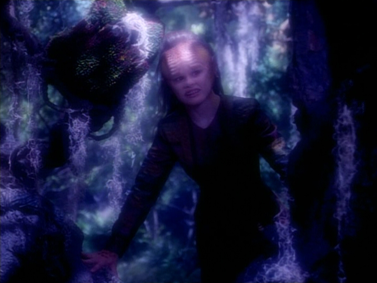 extant_StarTrek_VOY_4x12-MortalCoil_02883.jpg