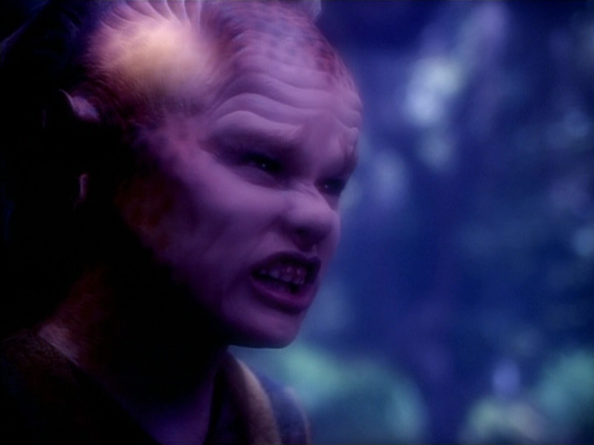 extant_StarTrek_VOY_4x12-MortalCoil_02921.jpg