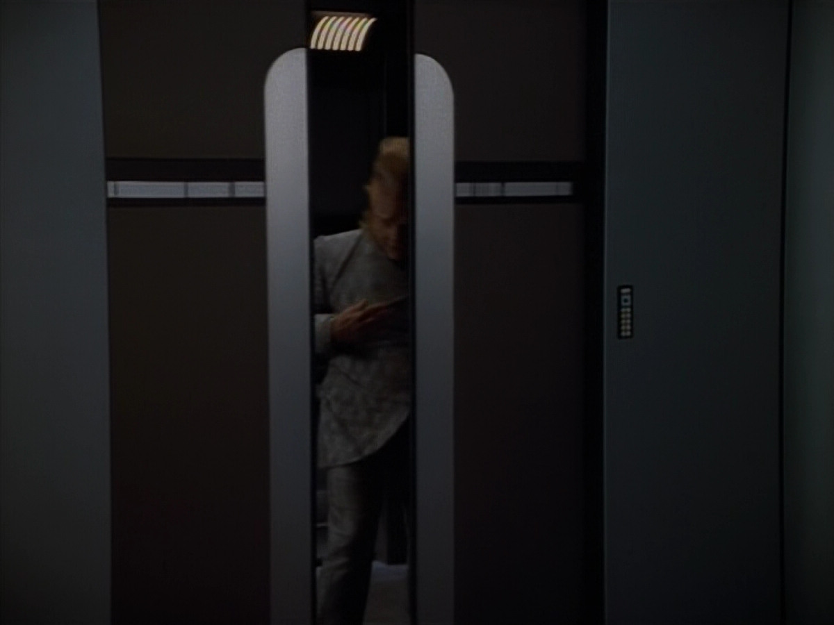 extant_StarTrek_VOY_4x12-MortalCoil_03046.jpg