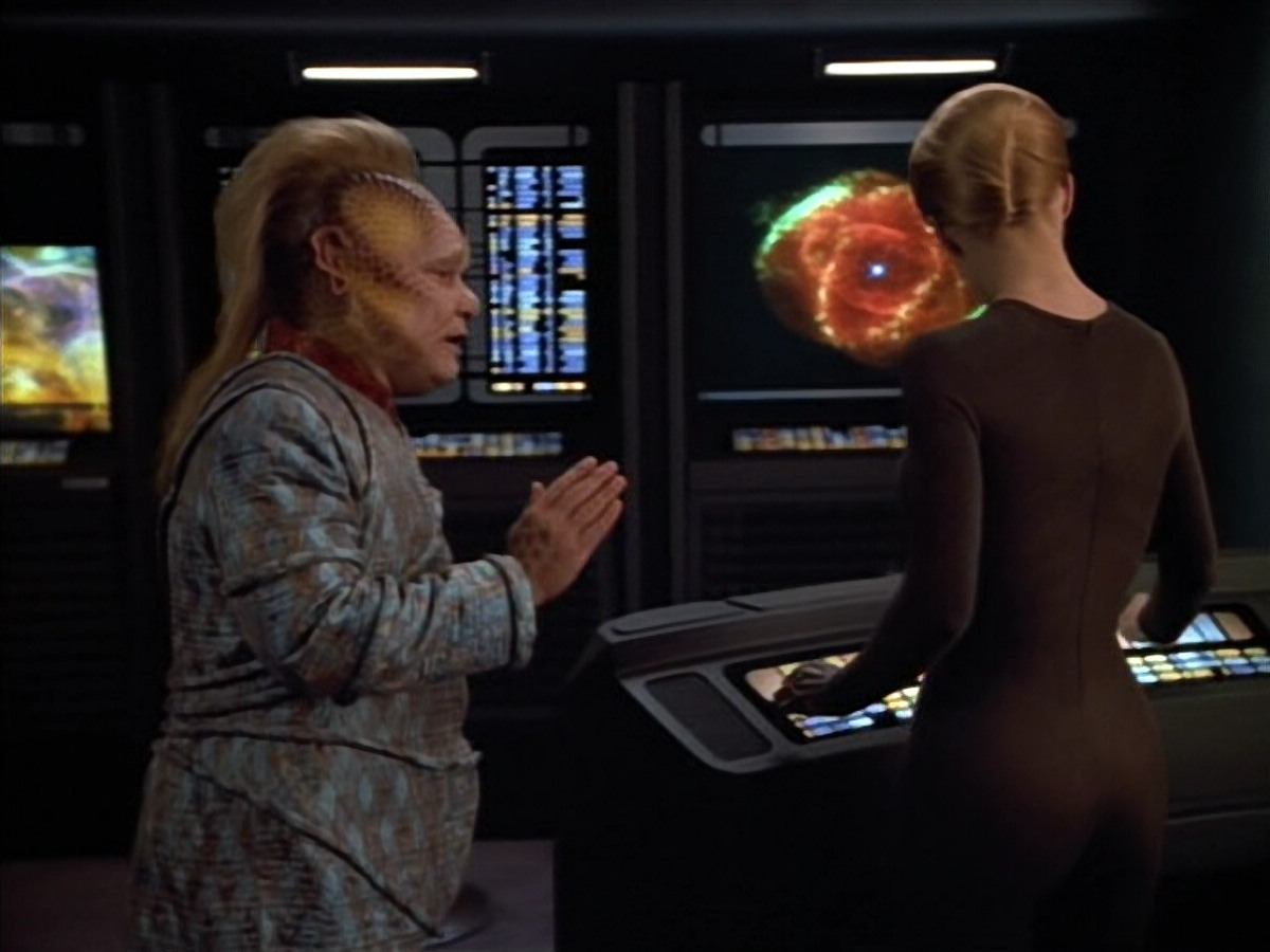 extant_StarTrek_VOY_4x12-MortalCoil_03077.jpg