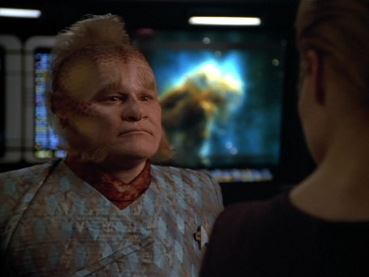extant_StarTrek_VOY_4x12-MortalCoil_03085.jpg