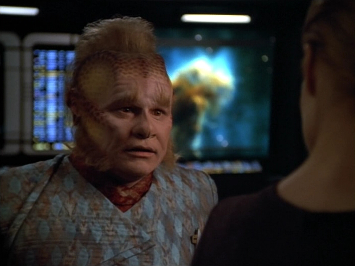 extant_StarTrek_VOY_4x12-MortalCoil_03103.jpg