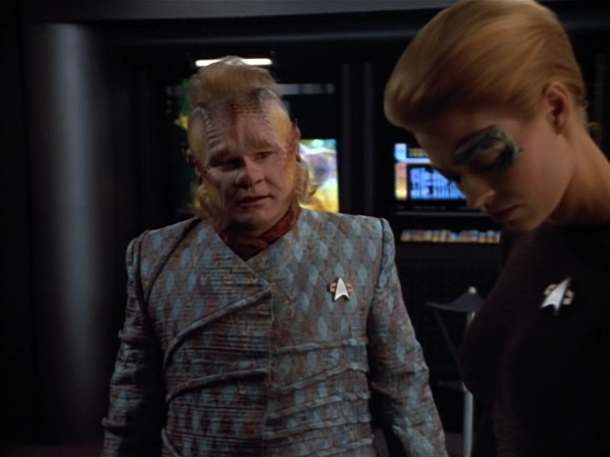 extant_StarTrek_VOY_4x12-MortalCoil_03126.jpg