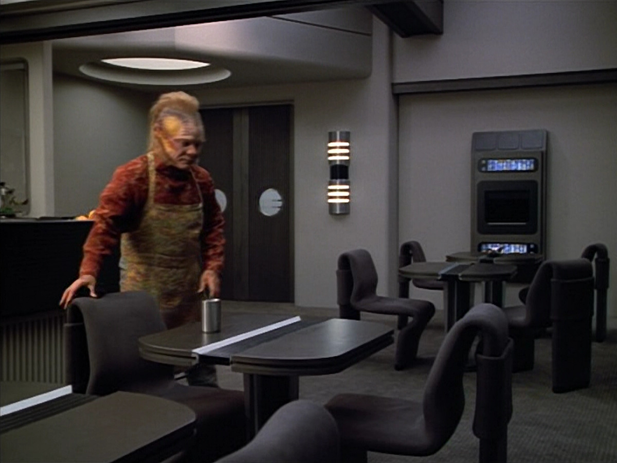 extant_StarTrek_VOY_4x12-MortalCoil_03198.jpg