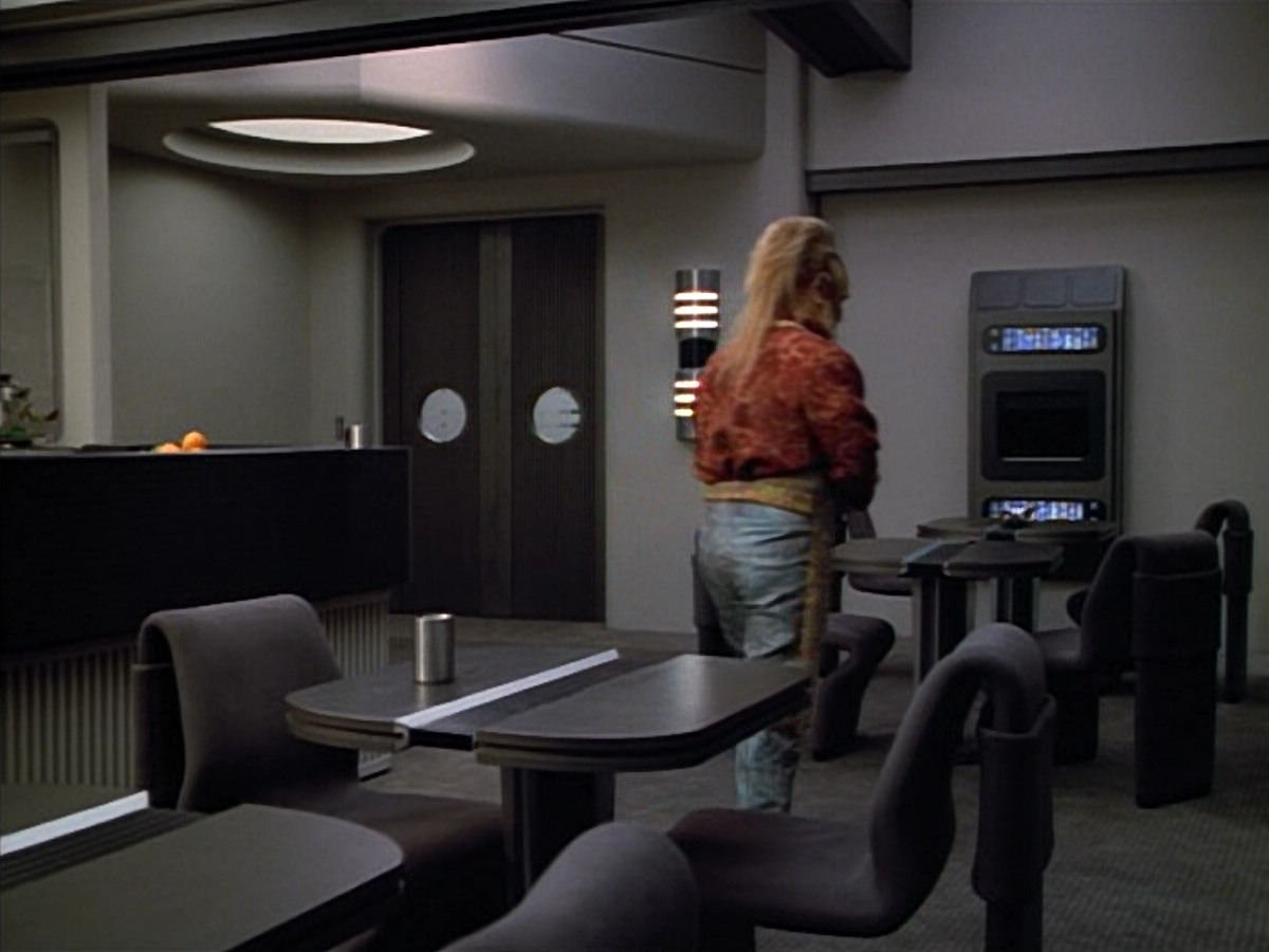 extant_StarTrek_VOY_4x12-MortalCoil_03200.jpg