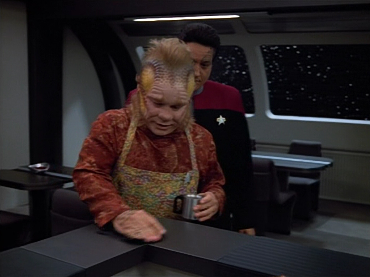 extant_StarTrek_VOY_4x12-MortalCoil_03210.jpg