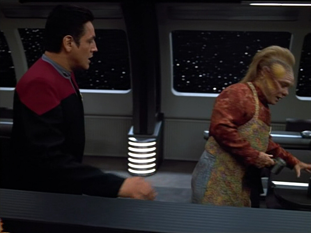 extant_StarTrek_VOY_4x12-MortalCoil_03216.jpg