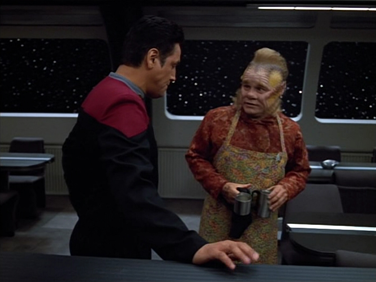 extant_StarTrek_VOY_4x12-MortalCoil_03218.jpg
