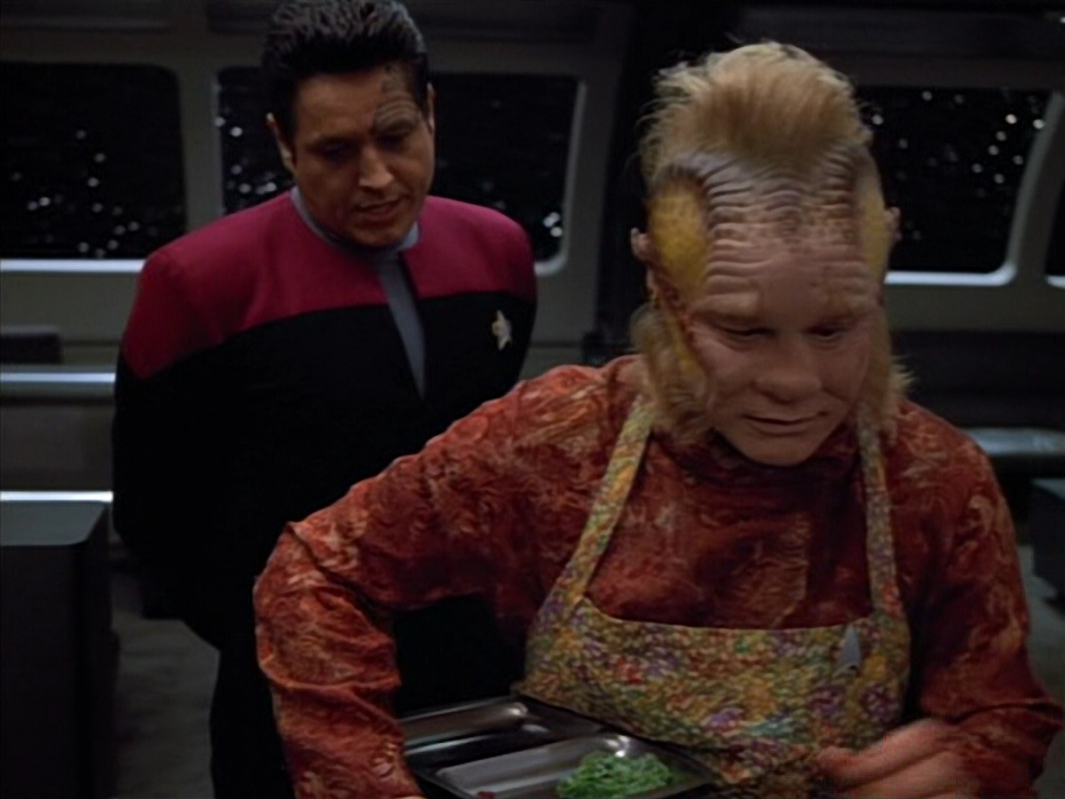 extant_StarTrek_VOY_4x12-MortalCoil_03232.jpg