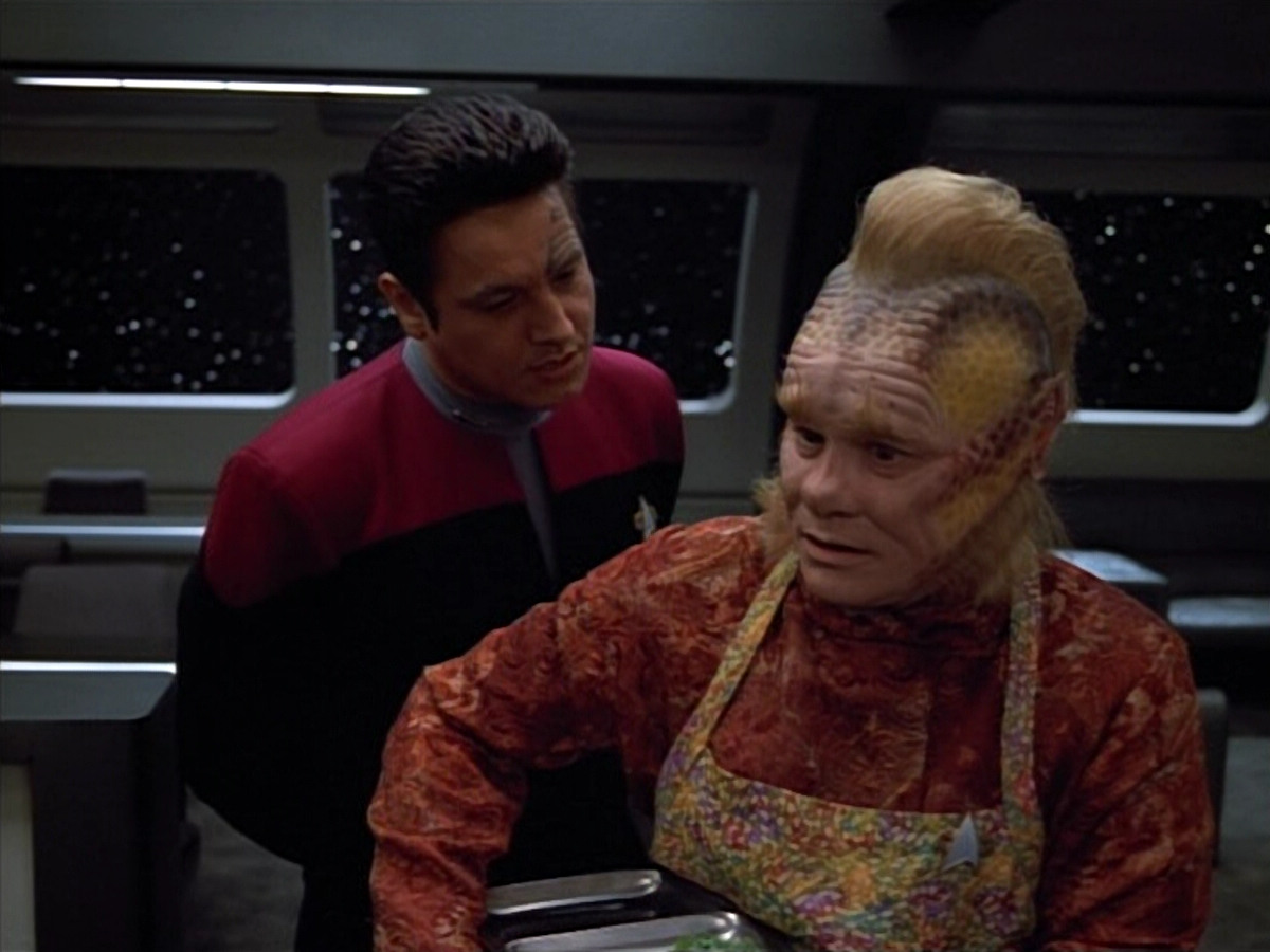 extant_StarTrek_VOY_4x12-MortalCoil_03237.jpg
