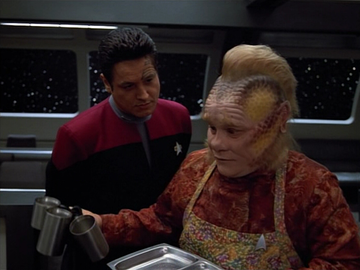 extant_StarTrek_VOY_4x12-MortalCoil_03242.jpg