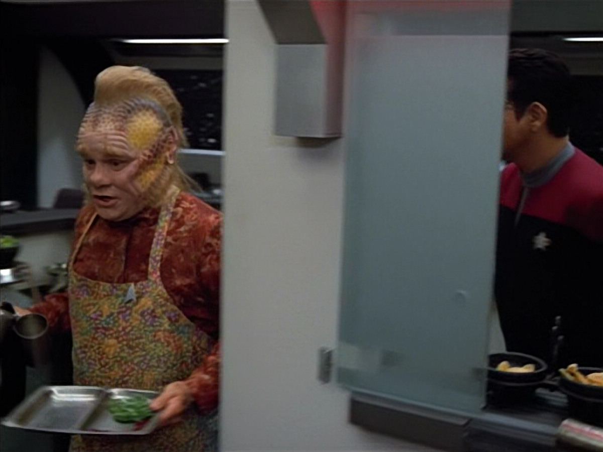 extant_StarTrek_VOY_4x12-MortalCoil_03245.jpg
