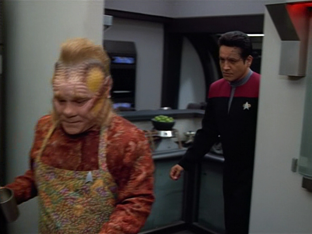 extant_StarTrek_VOY_4x12-MortalCoil_03247.jpg