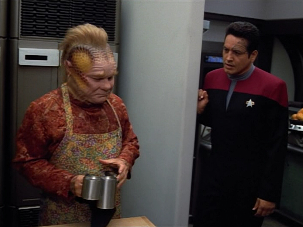 extant_StarTrek_VOY_4x12-MortalCoil_03250.jpg