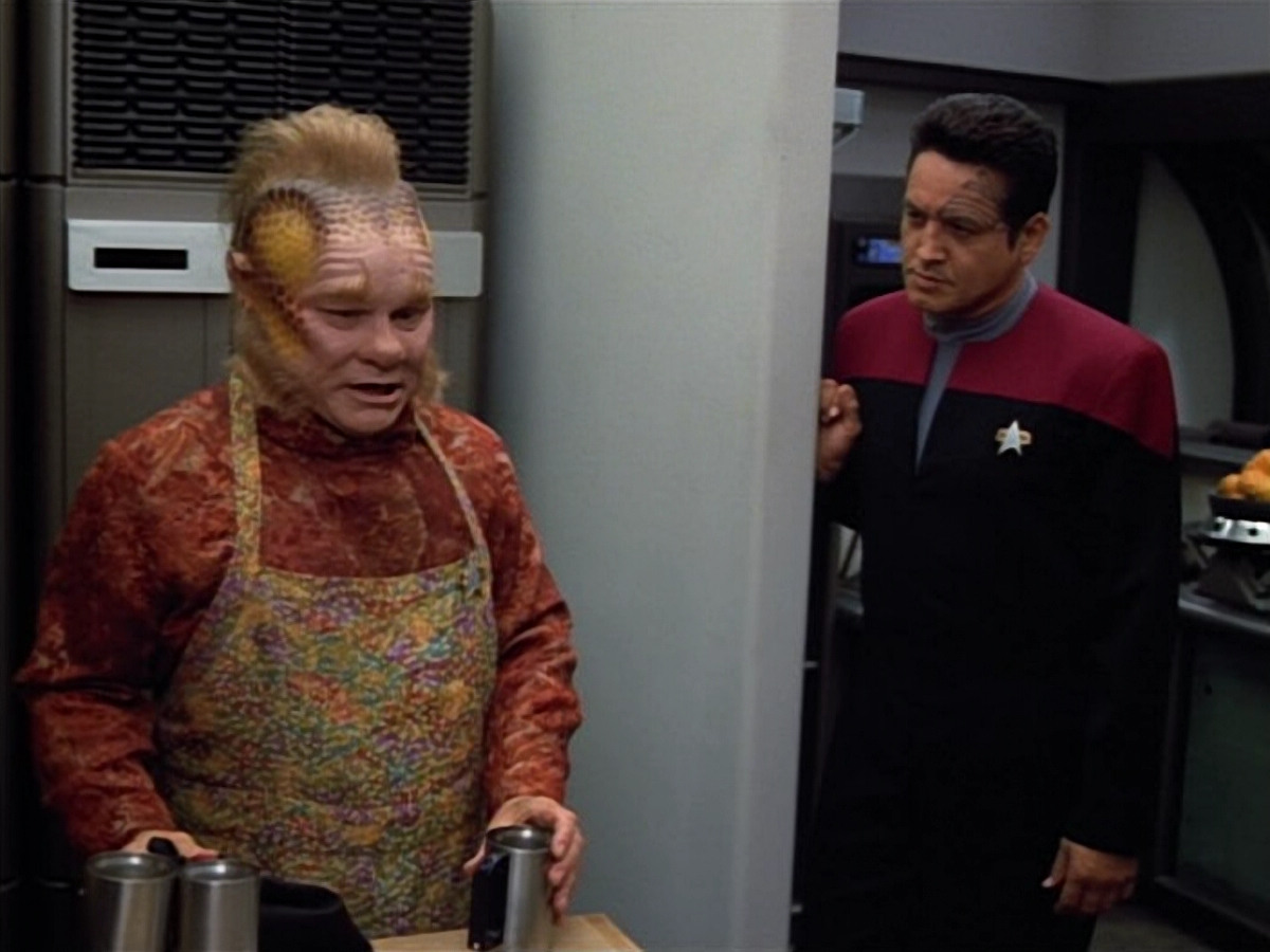 extant_StarTrek_VOY_4x12-MortalCoil_03252.jpg
