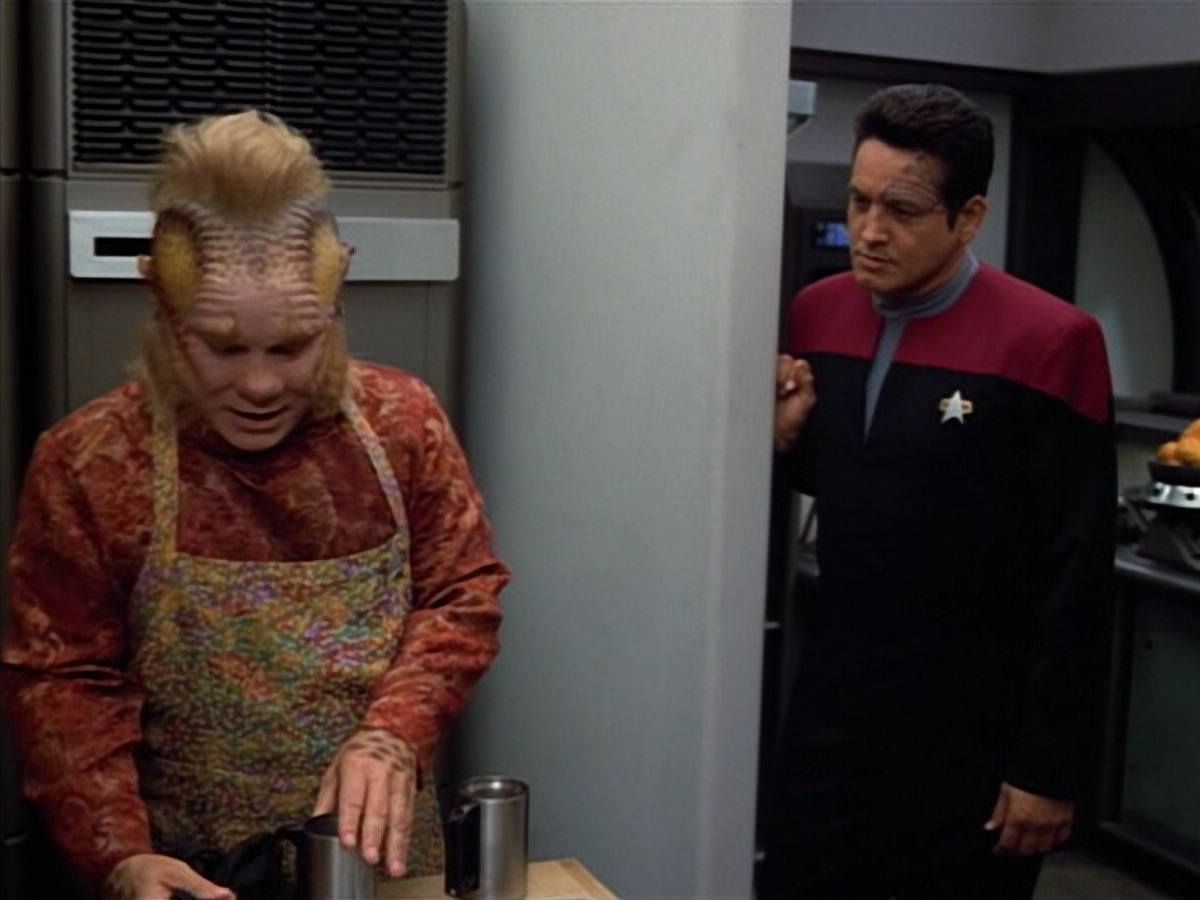 extant_StarTrek_VOY_4x12-MortalCoil_03254.jpg