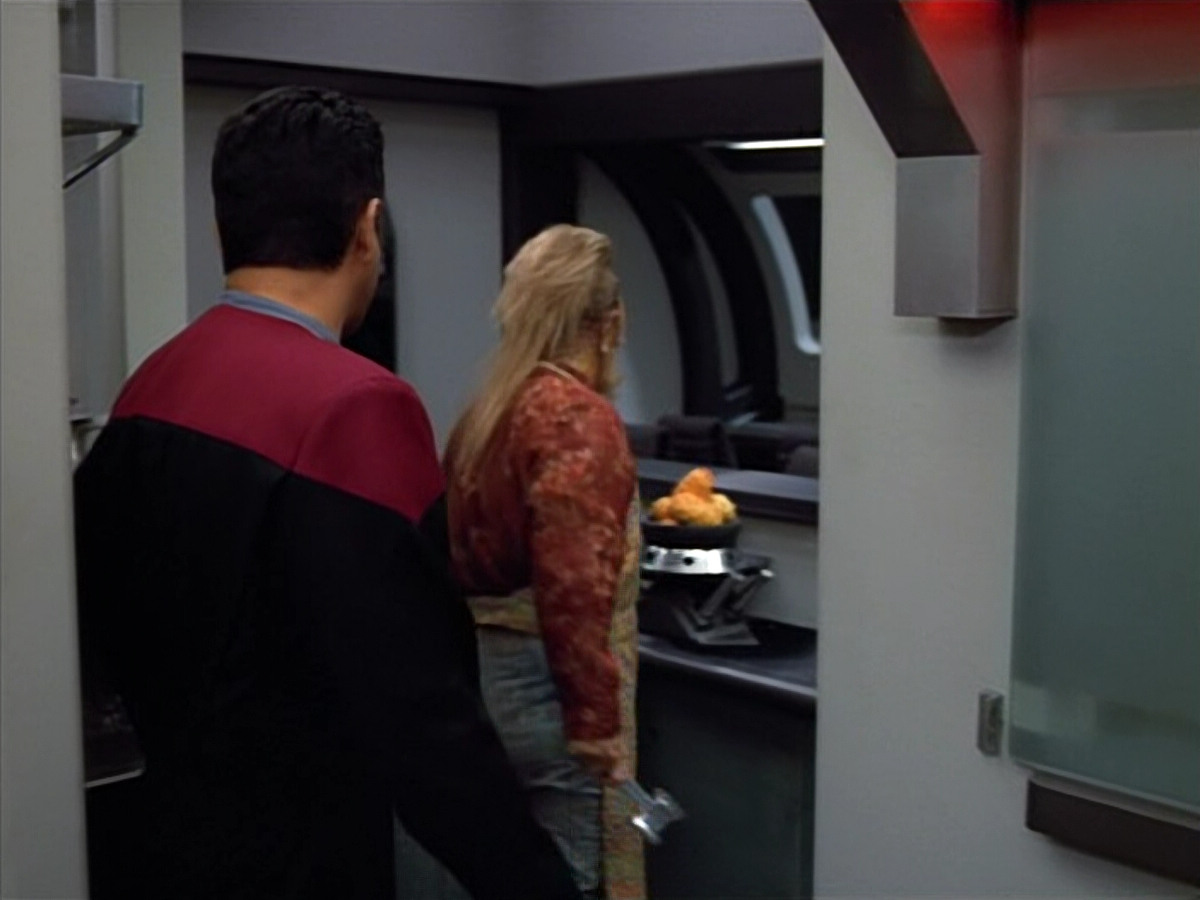 extant_StarTrek_VOY_4x12-MortalCoil_03262.jpg