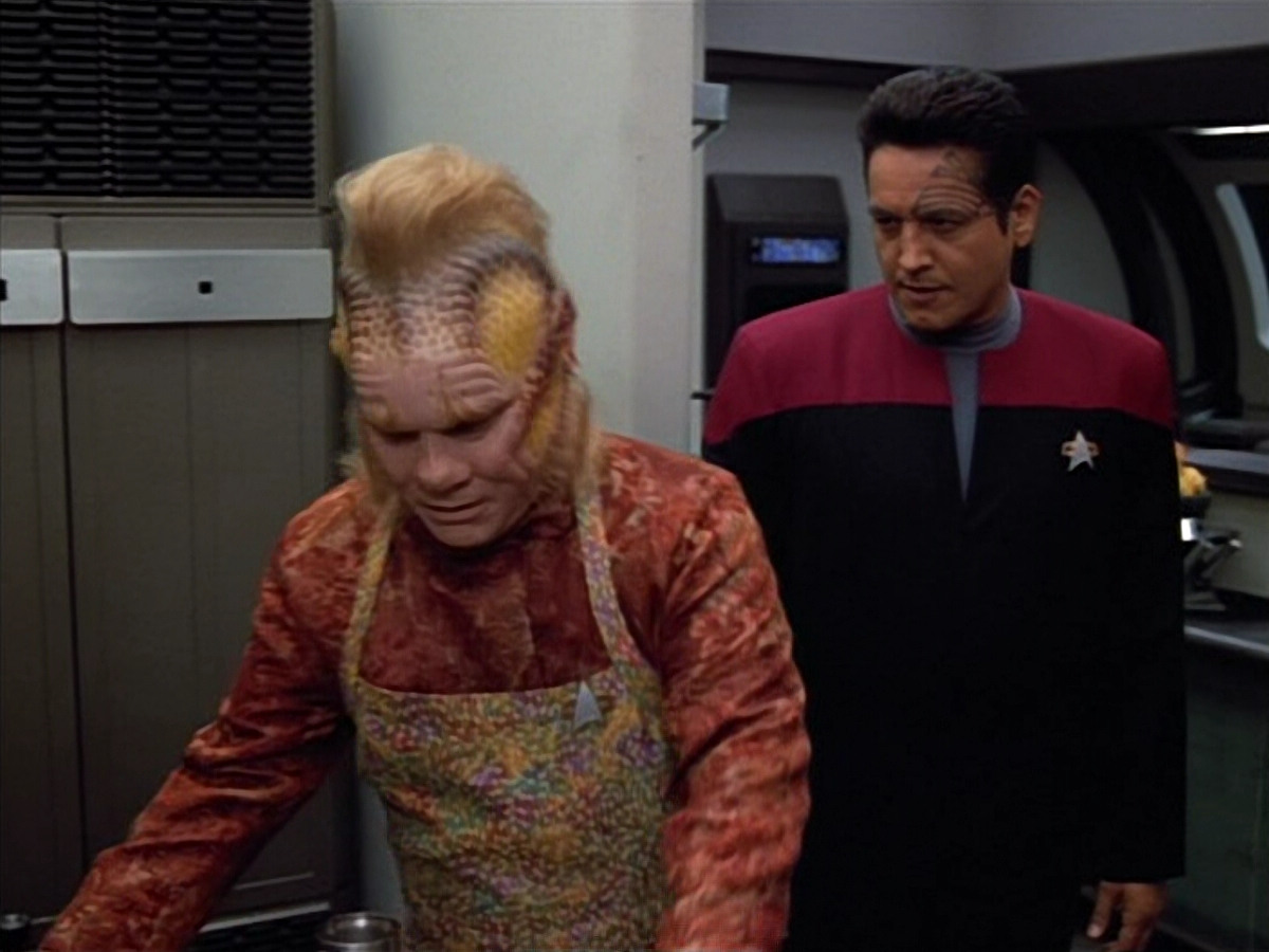 extant_StarTrek_VOY_4x12-MortalCoil_03275.jpg