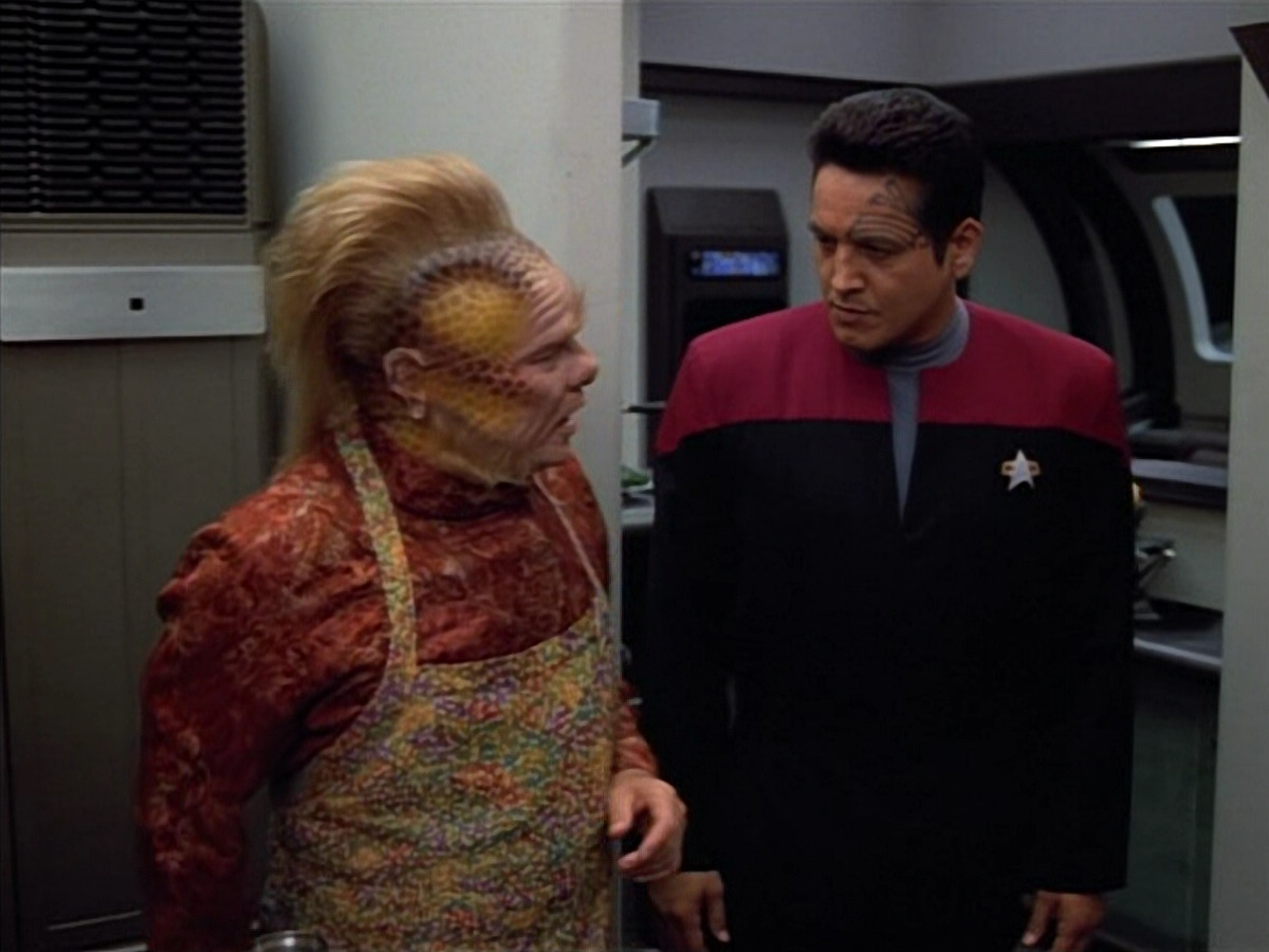 extant_StarTrek_VOY_4x12-MortalCoil_03277.jpg