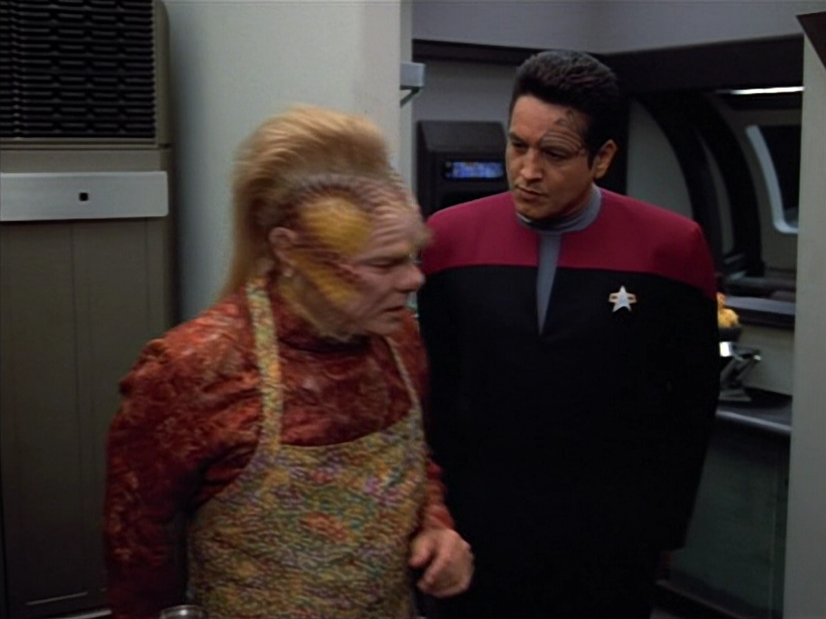 extant_StarTrek_VOY_4x12-MortalCoil_03278.jpg