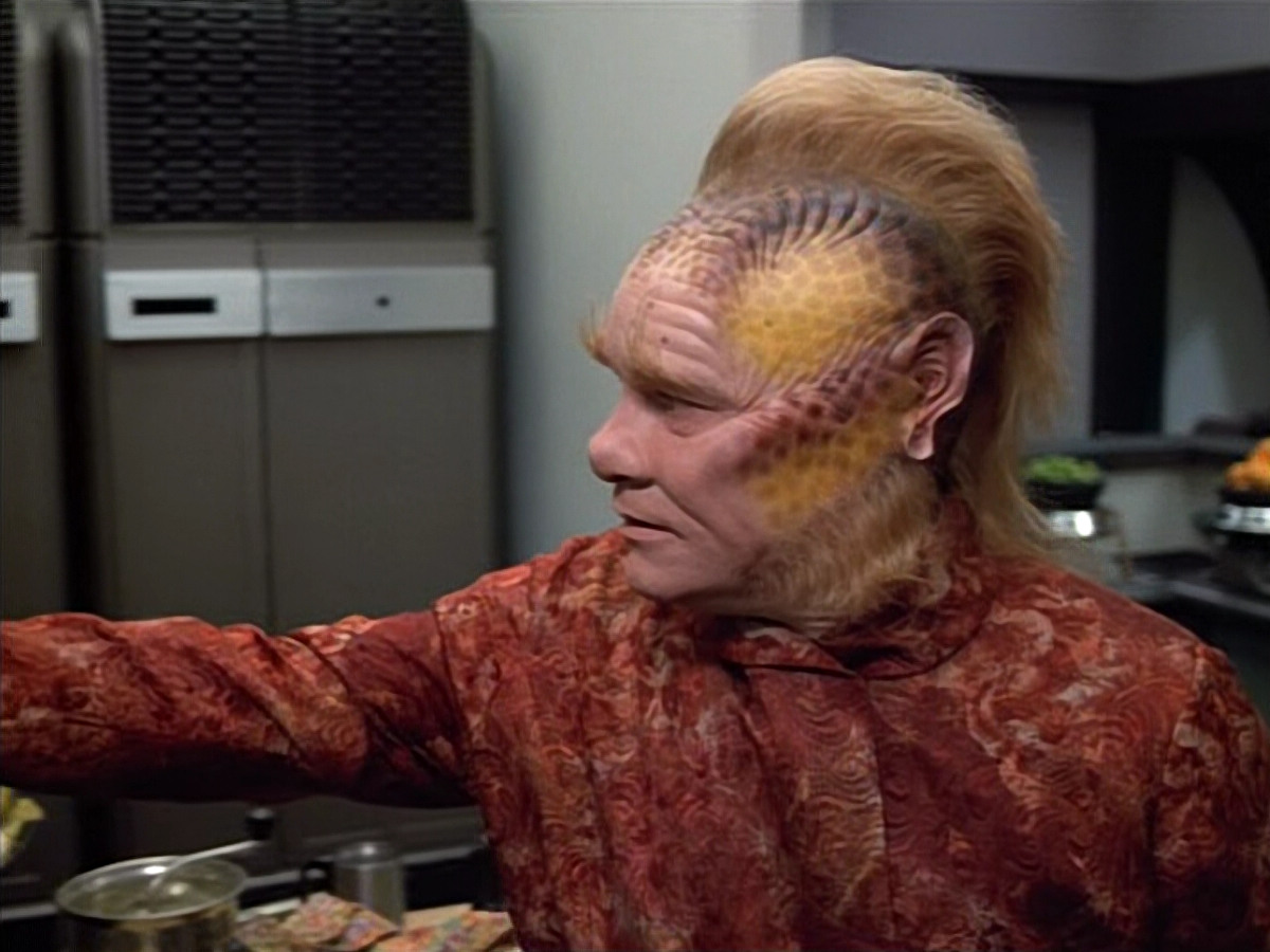 extant_StarTrek_VOY_4x12-MortalCoil_03310.jpg
