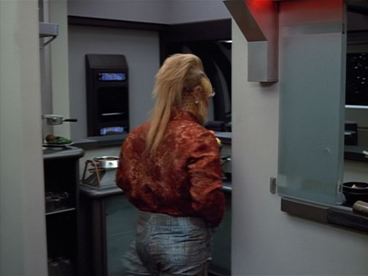 extant_StarTrek_VOY_4x12-MortalCoil_03316.jpg