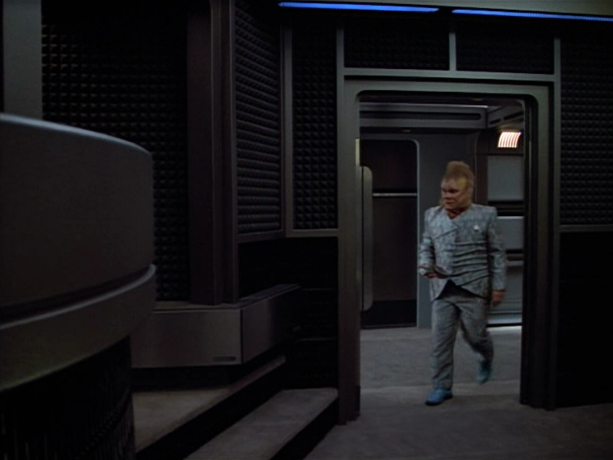 extant_StarTrek_VOY_4x12-MortalCoil_03385.jpg