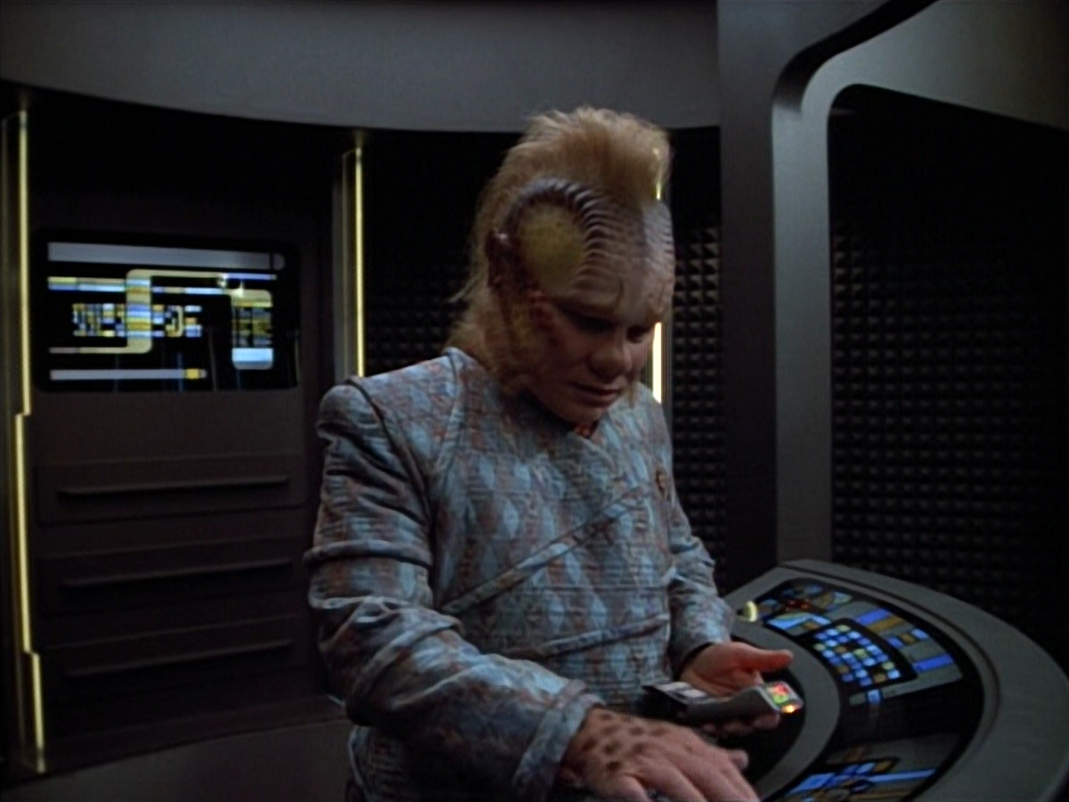 extant_StarTrek_VOY_4x12-MortalCoil_03393.jpg