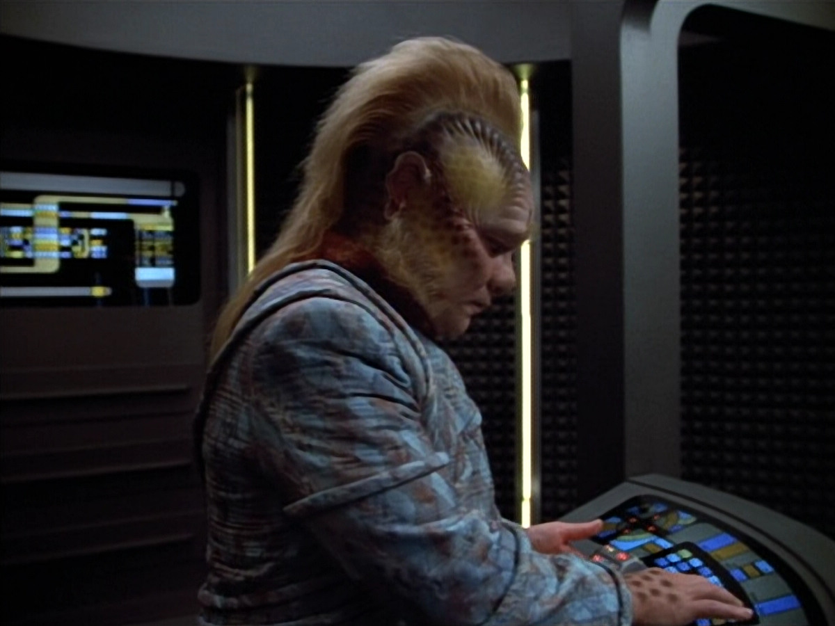 extant_StarTrek_VOY_4x12-MortalCoil_03401.jpg
