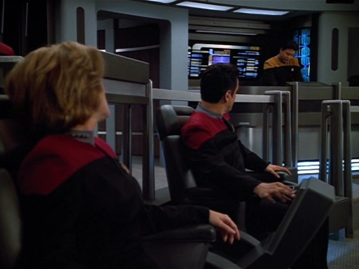 extant_StarTrek_VOY_4x12-MortalCoil_03407.jpg
