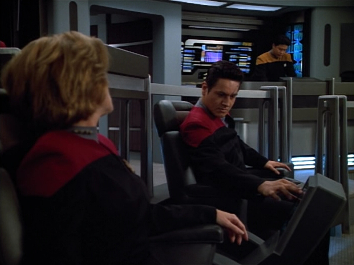 extant_StarTrek_VOY_4x12-MortalCoil_03410.jpg