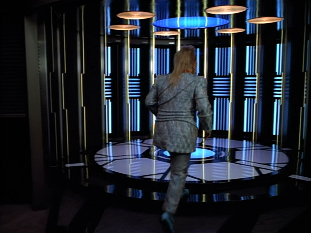 extant_StarTrek_VOY_4x12-MortalCoil_03428.jpg