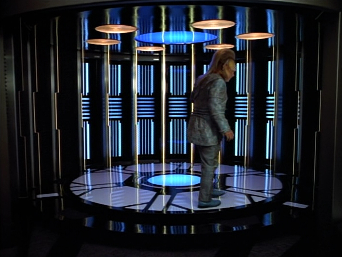 extant_StarTrek_VOY_4x12-MortalCoil_03430.jpg