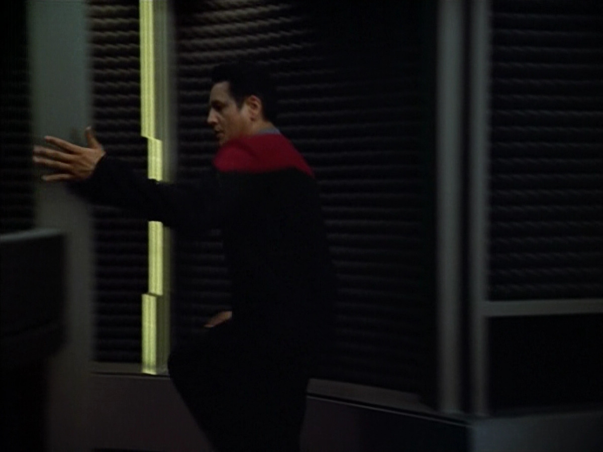 extant_StarTrek_VOY_4x12-MortalCoil_03458.jpg