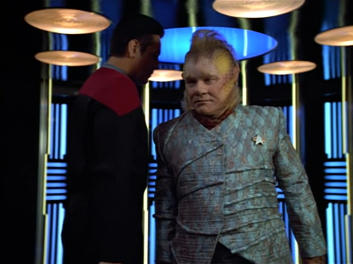 extant_StarTrek_VOY_4x12-MortalCoil_03717.jpg