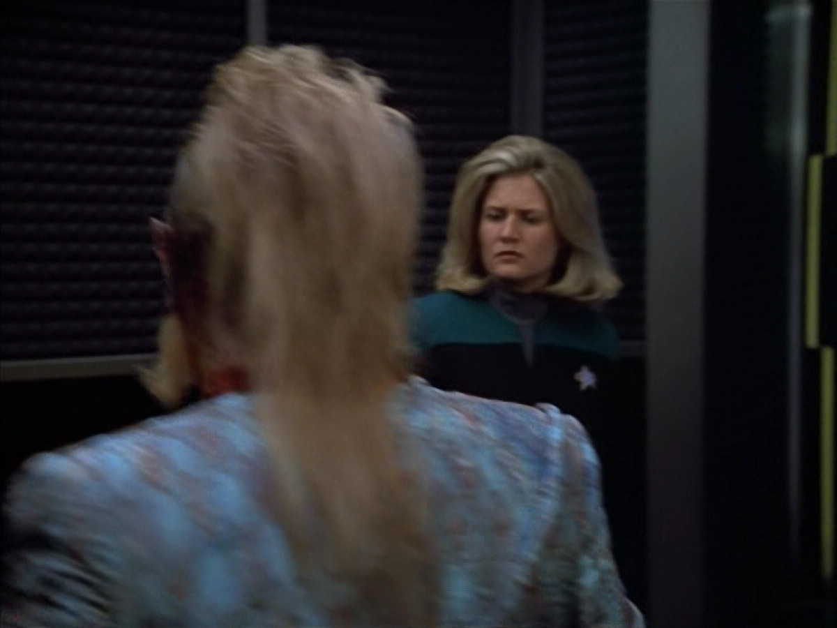 extant_StarTrek_VOY_4x12-MortalCoil_03720.jpg