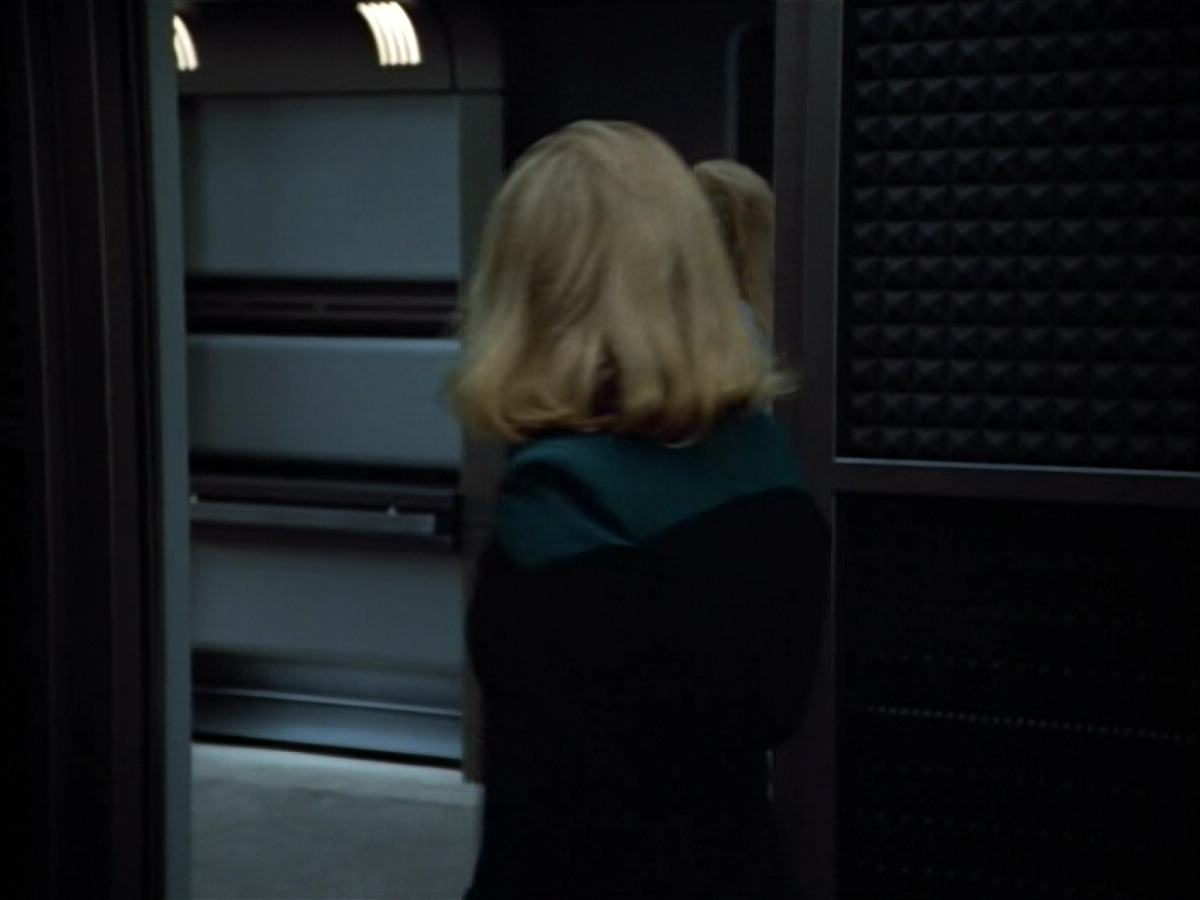 extant_StarTrek_VOY_4x12-MortalCoil_03735.jpg