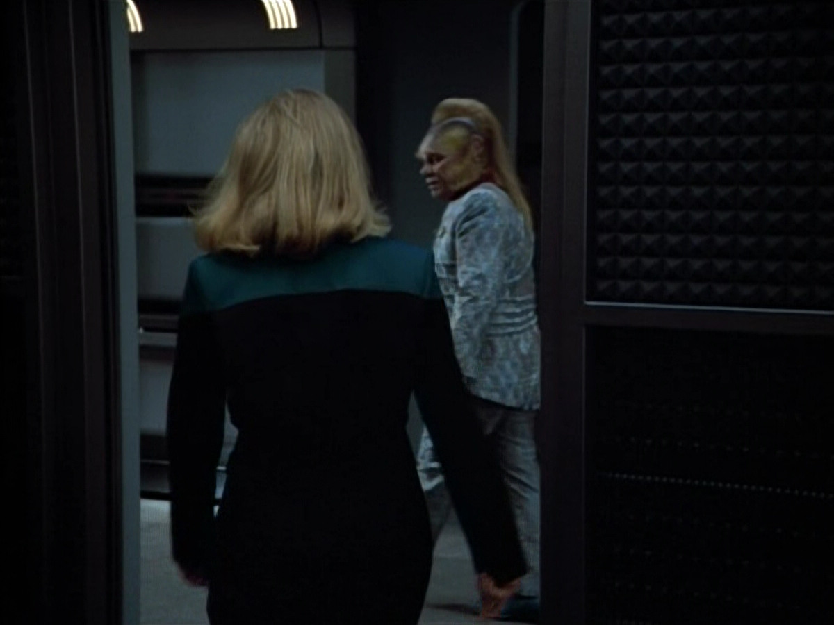 extant_StarTrek_VOY_4x12-MortalCoil_03736.jpg