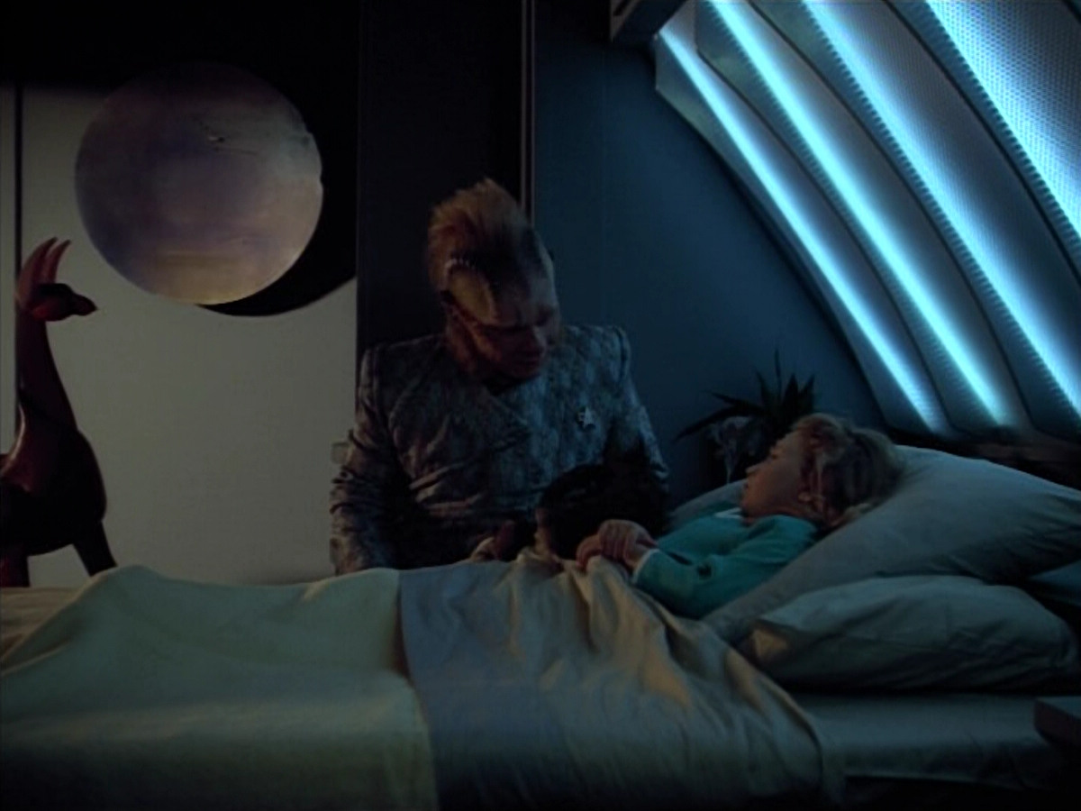 extant_StarTrek_VOY_4x12-MortalCoil_03765.jpg