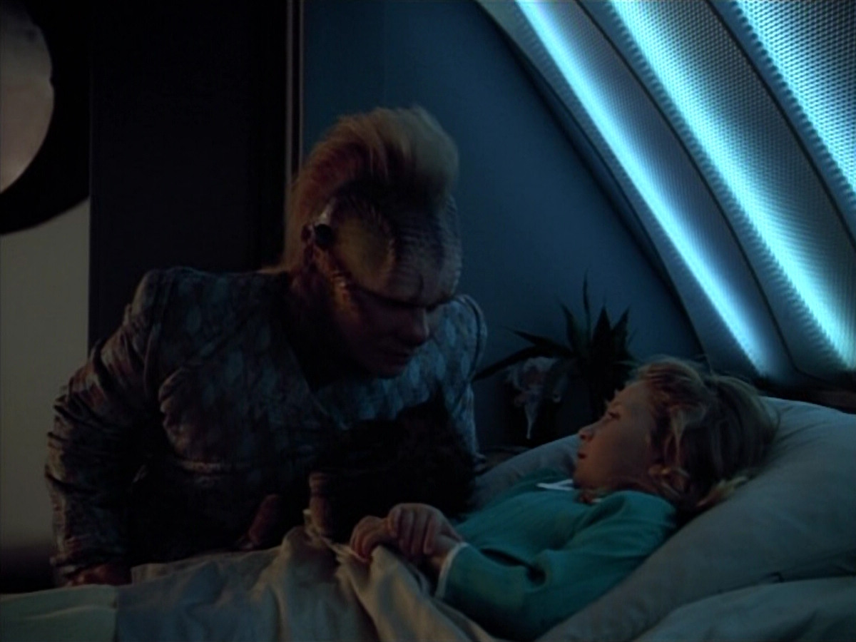 extant_StarTrek_VOY_4x12-MortalCoil_03783.jpg