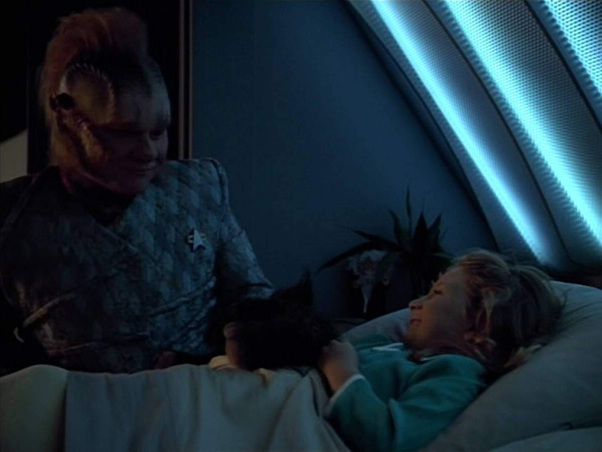 extant_StarTrek_VOY_4x12-MortalCoil_03786.jpg