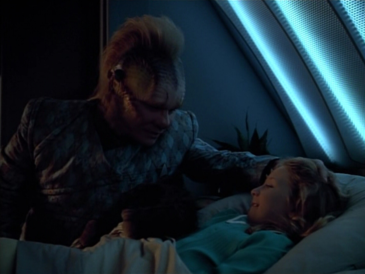 extant_StarTrek_VOY_4x12-MortalCoil_03788.jpg