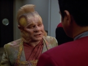 extant_StarTrek_VOY_4x12-MortalCoil_00057.jpg