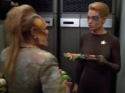extant_StarTrek_VOY_4x12-MortalCoil_00075.jpg