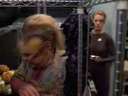 extant_StarTrek_VOY_4x12-MortalCoil_00095.jpg