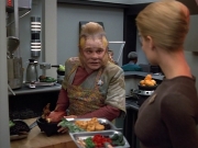 extant_StarTrek_VOY_4x12-MortalCoil_00115.jpg
