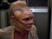 extant_StarTrek_VOY_4x12-MortalCoil_00137.jpg
